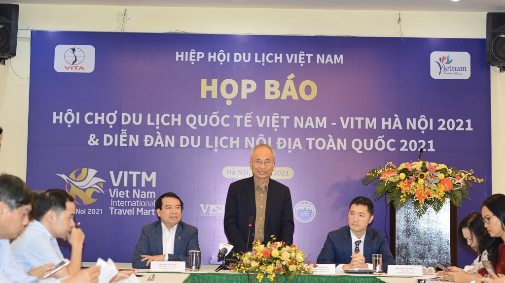Ông Vũ Thế Bình, Phó Chủ tịch Thường trực Hiệp hội Du lịch Việt Nam, Chủ tịch Hiệp hội Lữ hành Việt Nam phát biểu tại họp báo
